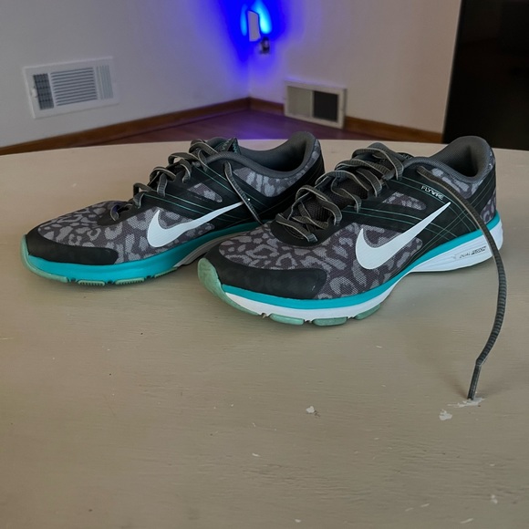 W Nike Dual Fusion TR 2 Print 631661 015 Sz 7.5 - Picture 1 of 4